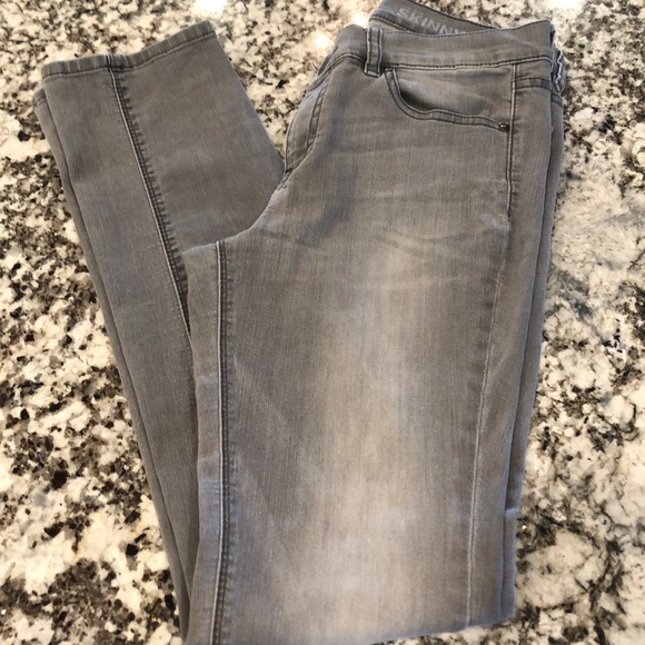 New York & Co jeans -Sz 6 - Picture 2 of 6